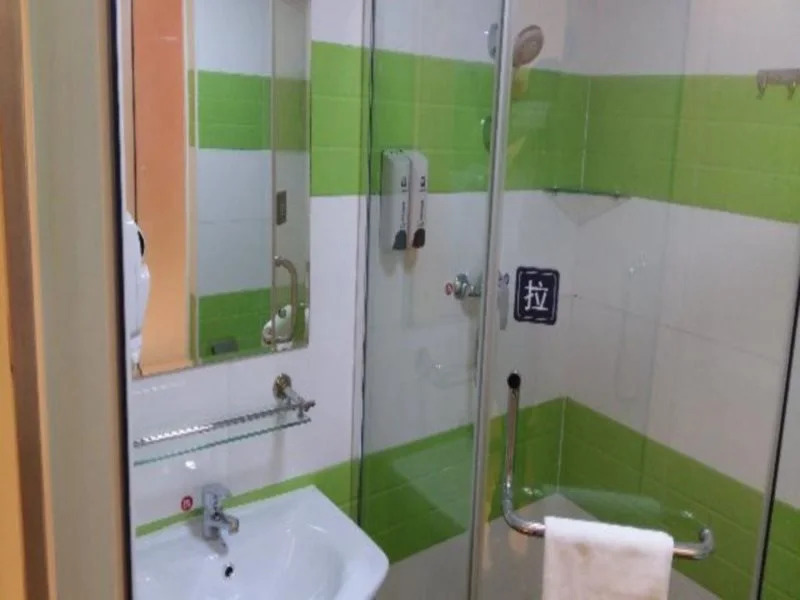 7Days Inn Shenzhen Fuyong Fenghuang Shiji Commercial Square