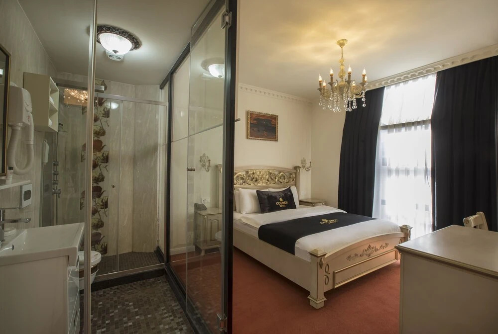 Golden Hotel