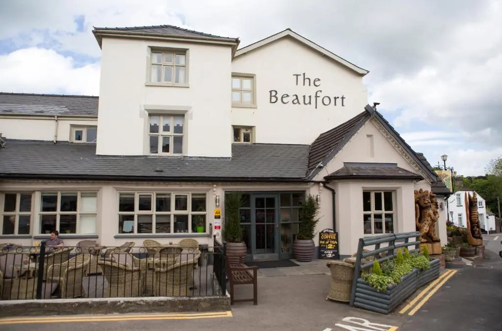 The Beaufort, Raglan