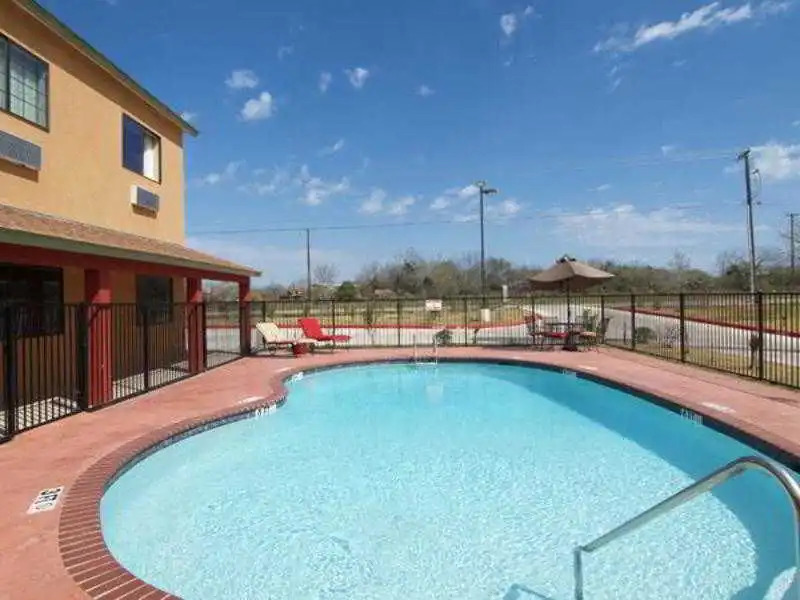Cotulla Whitten Inn