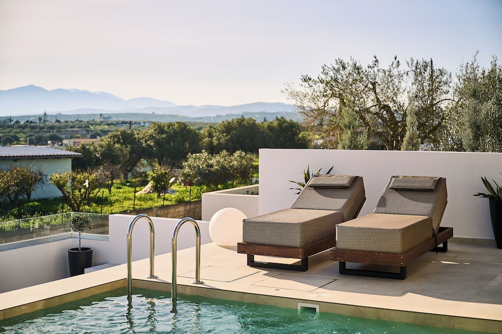 POLYTELIA - Luxury Living