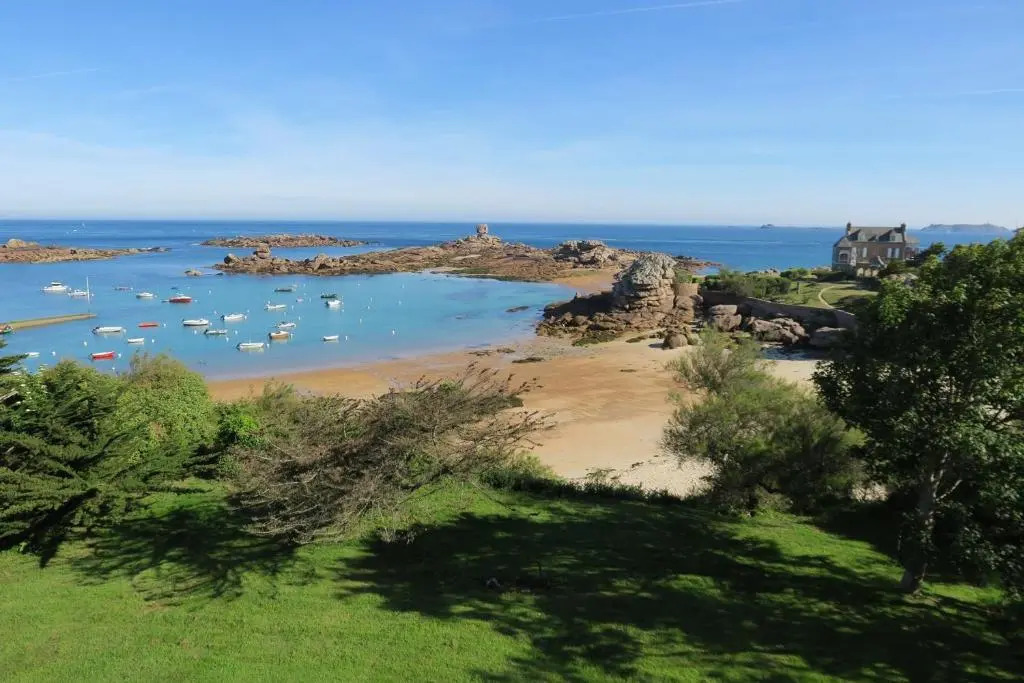 Appartement Avec Superbe Vue Mer À Tregastel - Ref 6