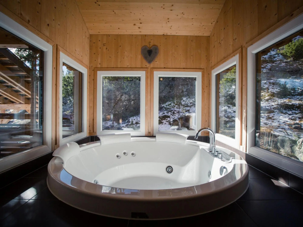 Peaceful Chalet in Turracherhöhe with Indoor Hot Tub