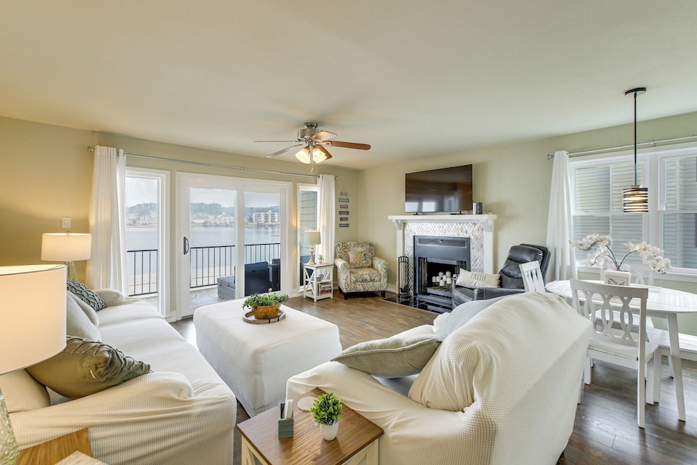 Boat & Explore! Easy-access Lake Hamilton Condo