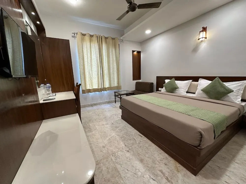 FabHotel Swaruchi Inn Rohini