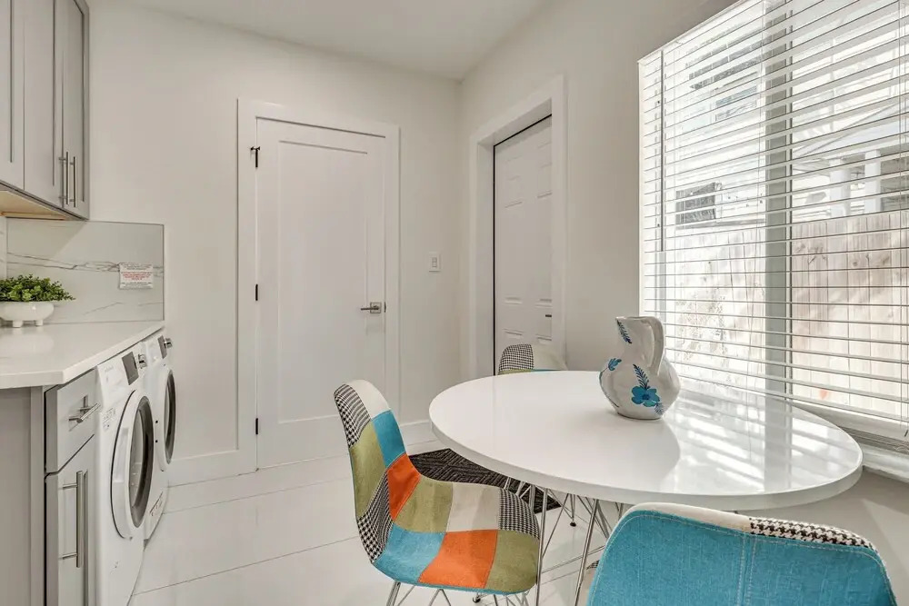 Walk to Dining & Nightlife! Chic Apt Near Las Olas