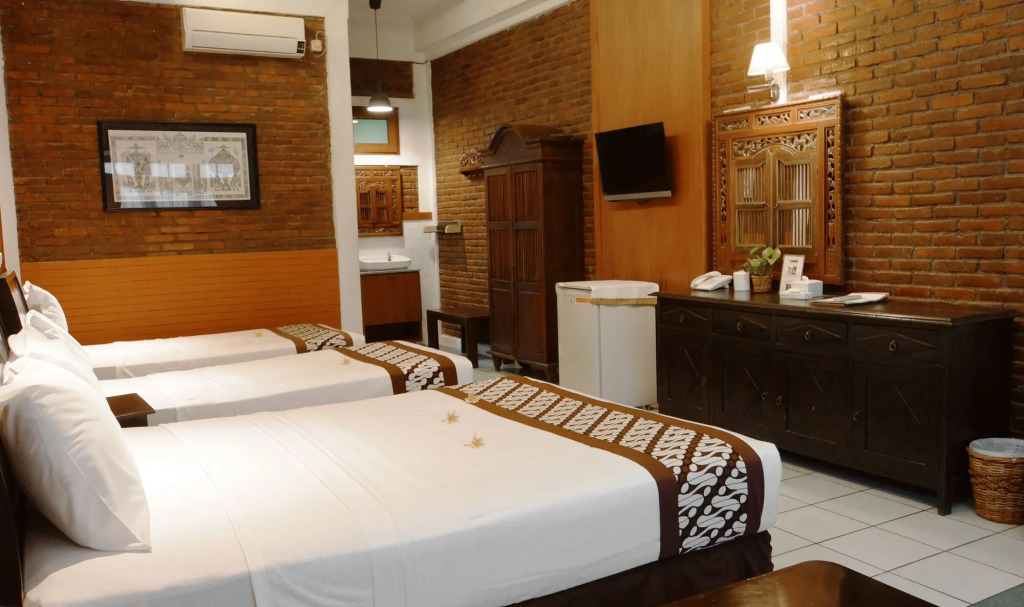 Paku Mas Hotel