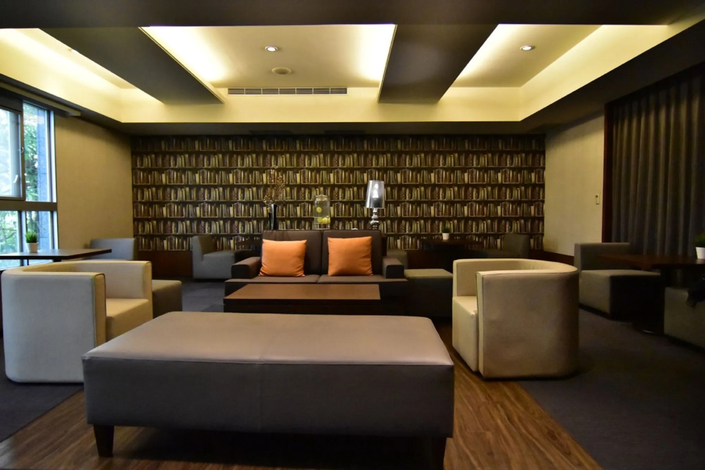 SL MOTEL