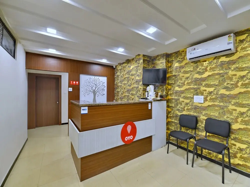 Crown Club by OYO Rooms