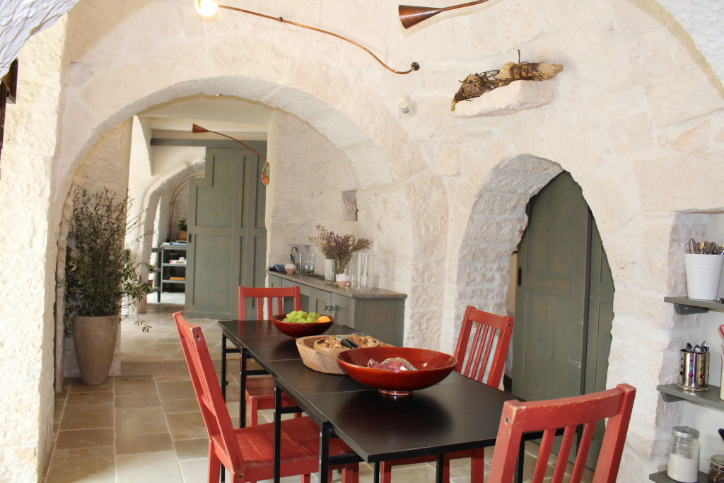 Ostuni,trullo fiabesco con piscina