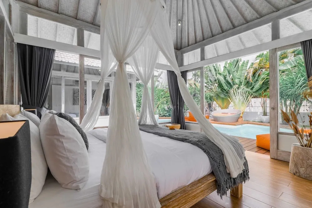 Villa Cemacase - Stylish 2BR Villa with Spacious Private Pool & Pool Table in Seseh