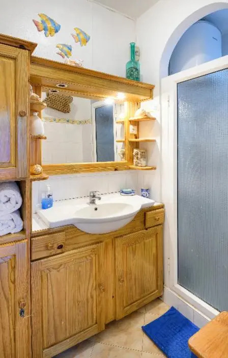 Lovely 3 bedroom beach house on a sandy beach