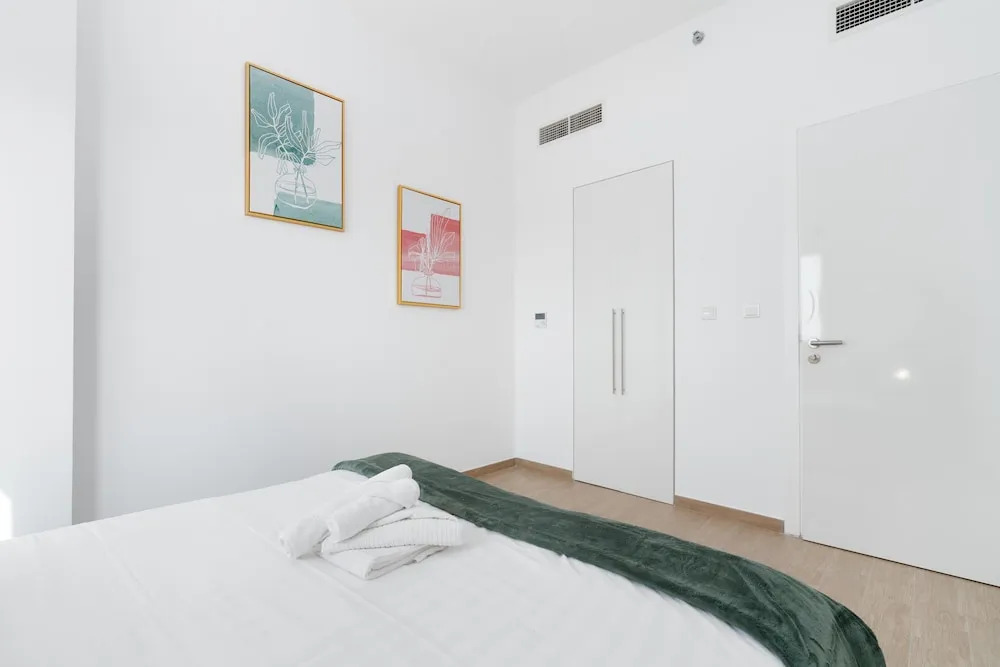 Lux BnB Nook -2 I City Views