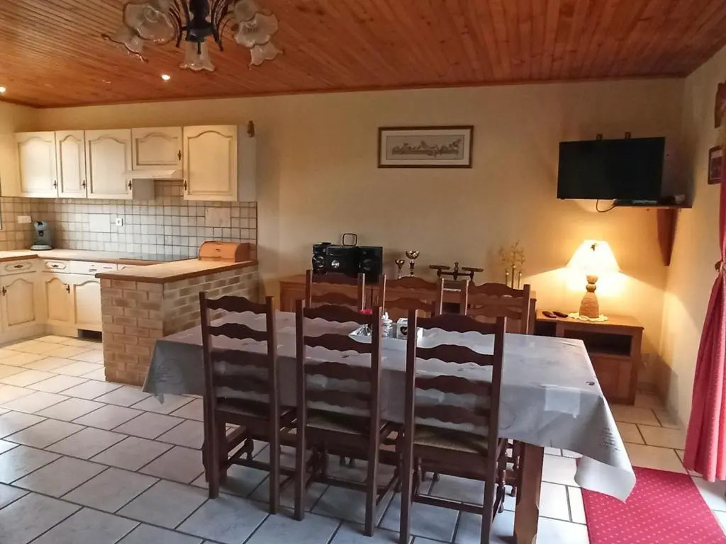 Gîte idéal pour cure thermale, proche port de plaisance, terrasse et grand terrain. - FR-1-589-69