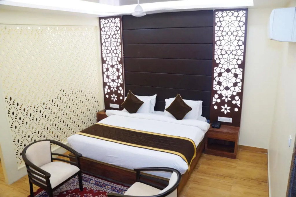 HOTEL SHIVOY GRAND
