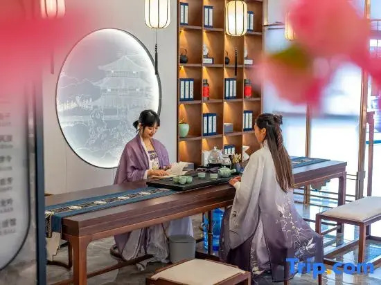 Moshang Qingju Hotel (Shenqiu  North Station . LongdingGuomao Branch)