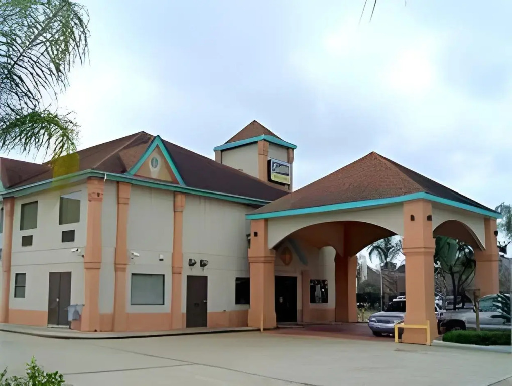 Scottish Inn & Suites Hobby Airport