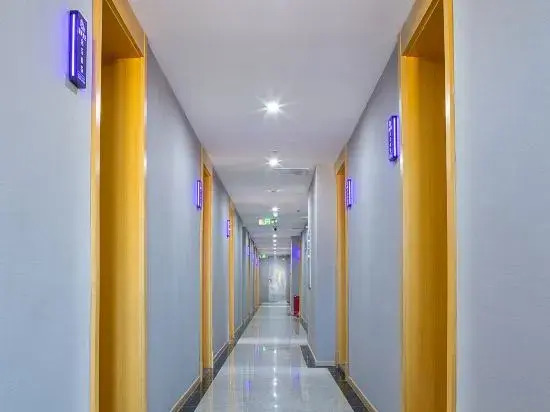 Lanfeng Hotel (Qingdao North Station)