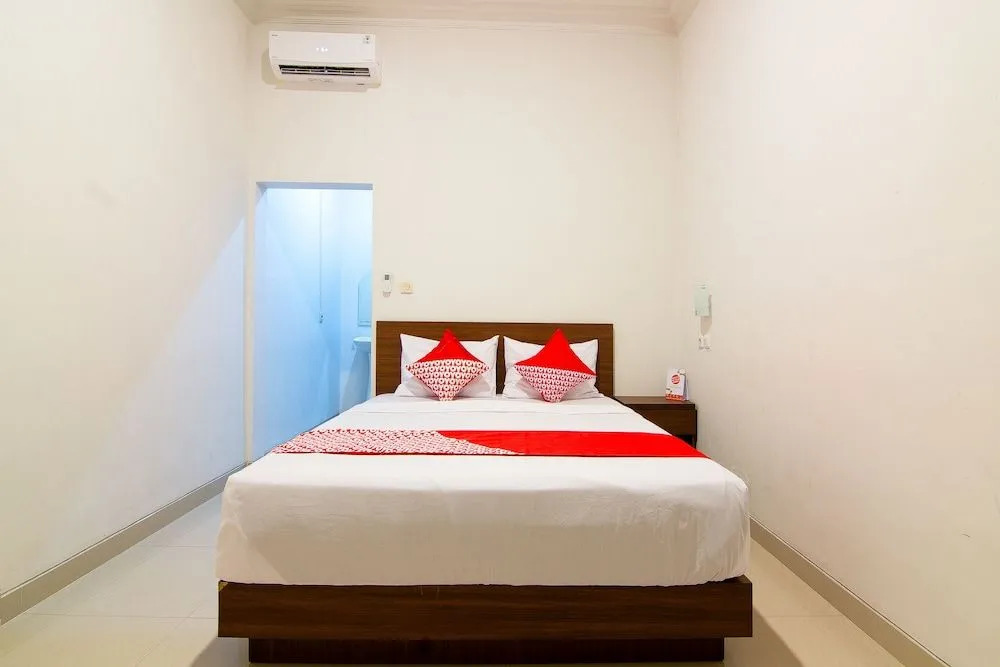OYO 2421 Joglo Guest House Syariah