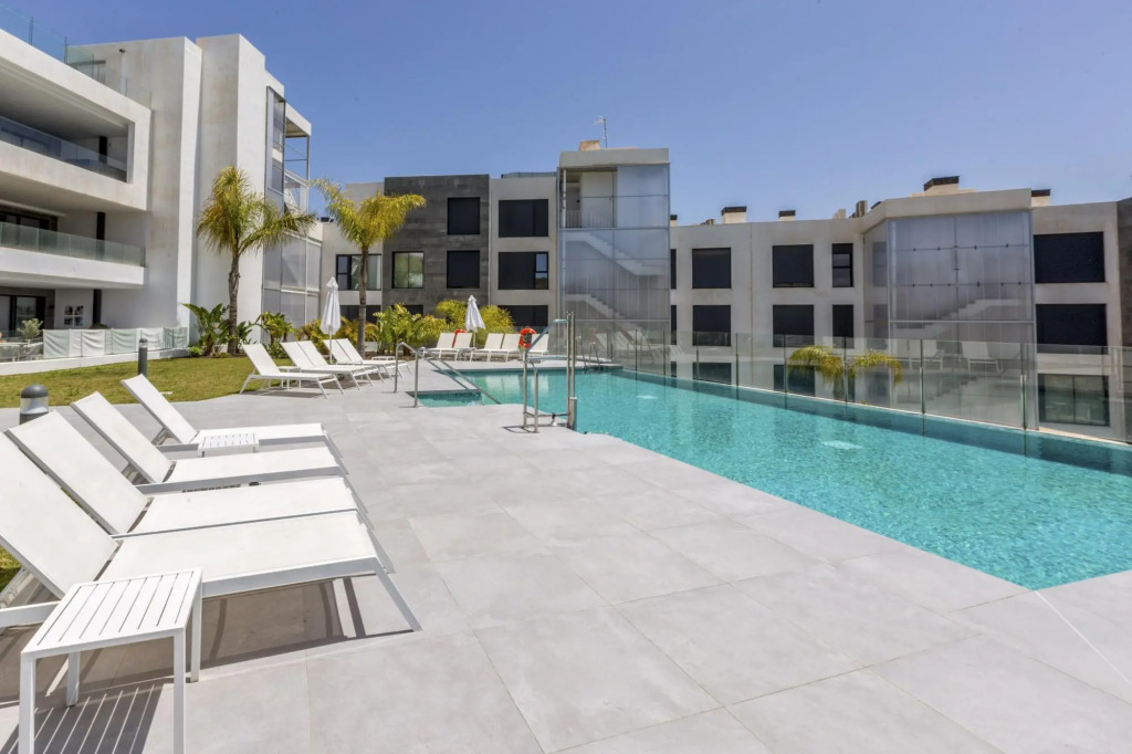 Luca in Fuengirola with 2 bedrooms and 2 bathrooms