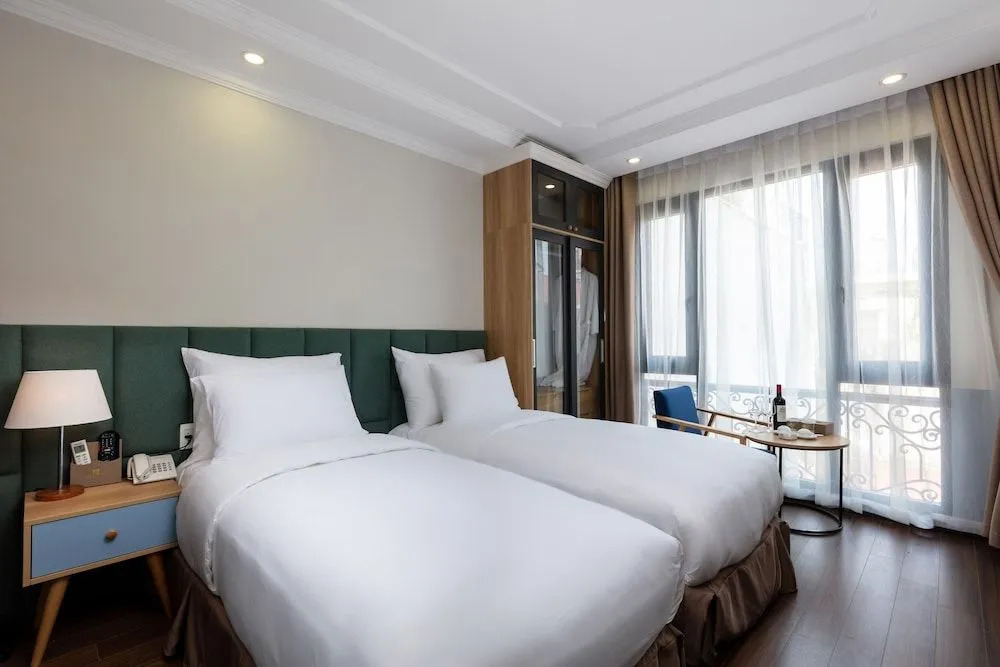 CBon Hotel Do Quang