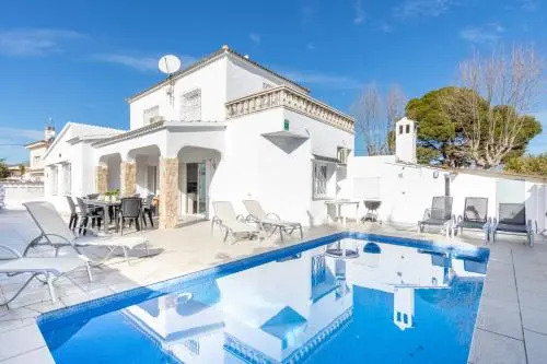 Empurialola Casa con pisina Carmanço