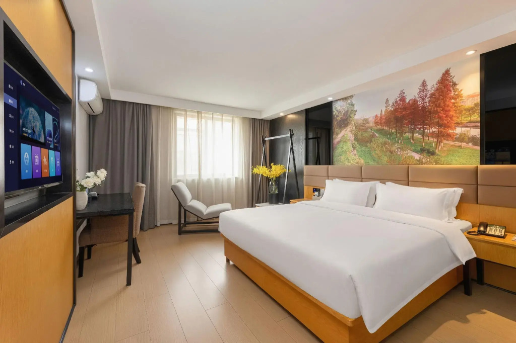 Chonpines Hotels· Jingzhou Ancient City Dongmen