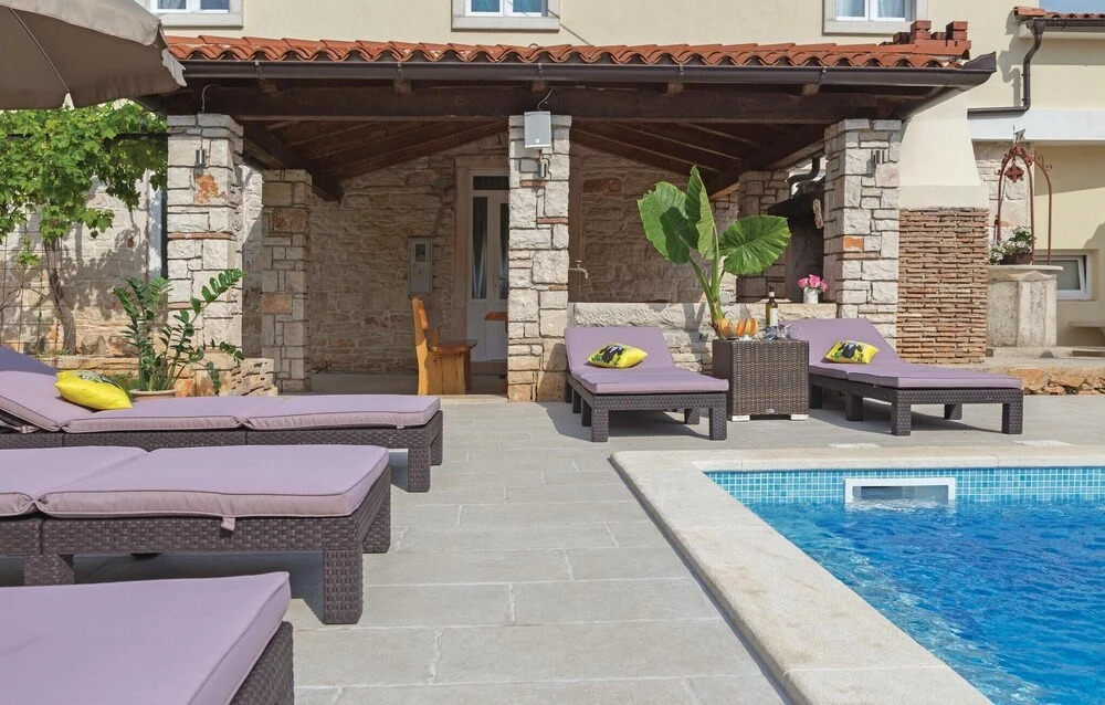 Gorgeous Home In Peruski