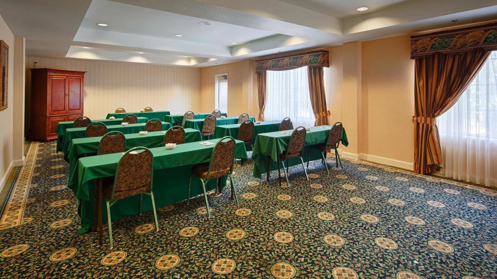 Best Western Plus Executive Hotel & Suites
