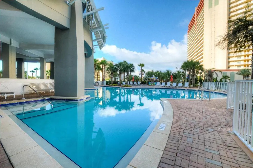 BEAUTIFUL 3 BD Laketown Wharf 1138- Best Amenities!