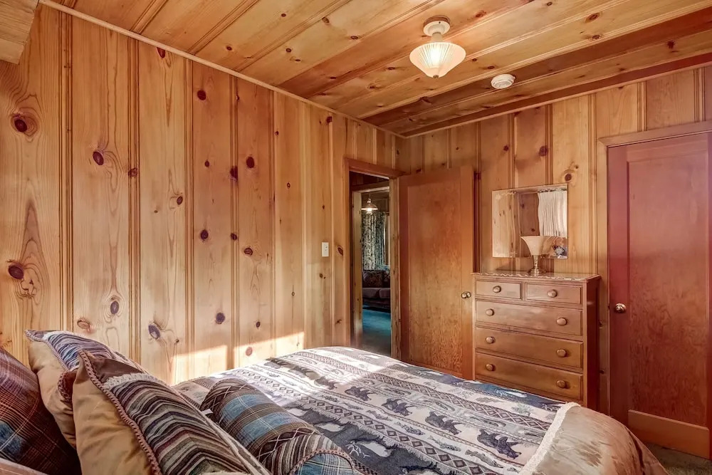 3993c Cedar Lake Tahoe 2 Bedroom Cabin by RedAwning
