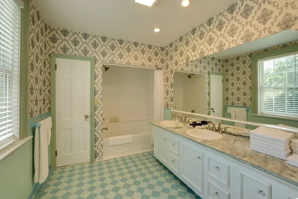 Home on Sprawling Estate, 6 Mi to Dtwn Spartanburg