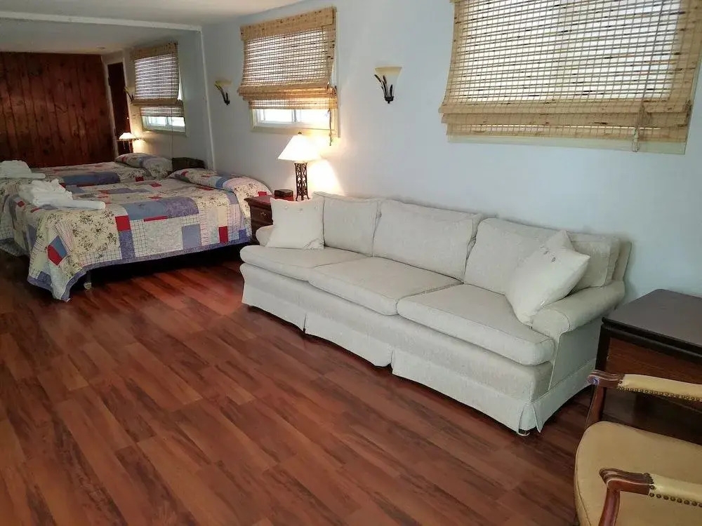Saratoga Garden Motel