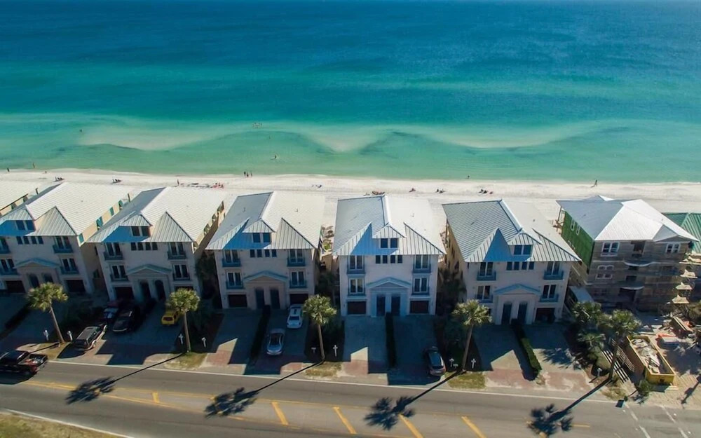 Bella Vizio 5 Bedroom Holiday Home by Five Star Properties