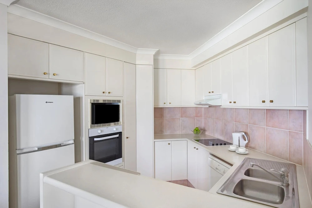 Soul Surfers Paradise 3 Bedroom Beach Apartment