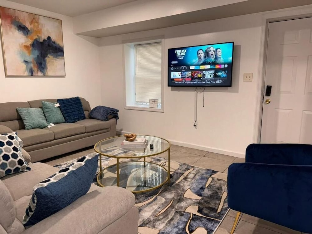 Modern Quiet Suite