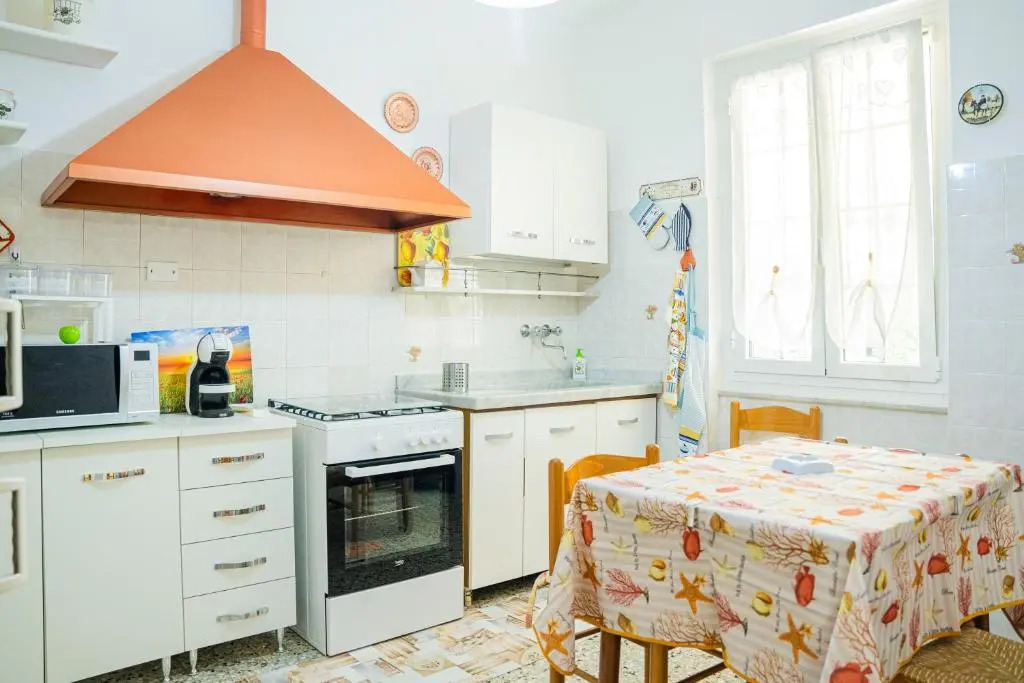 058 - Villa Tassani VISTA MARE, 10 minuti dalla SPIAGGIA e MARE