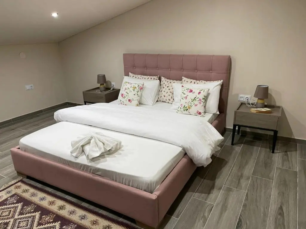 Aretoysa Center Luxury Suites 2
