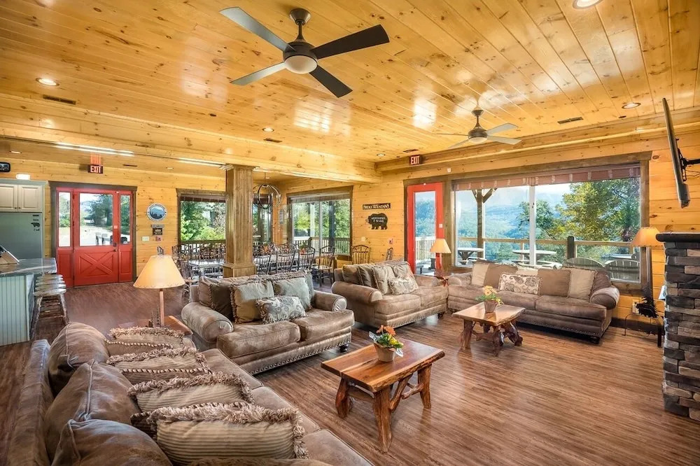 Greystone Retreat 13 Bedrooms 13.5 Bathrooms Cabin