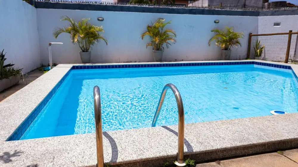 Casa com Wi-fi Piscina e Garagem a 550m da Praia