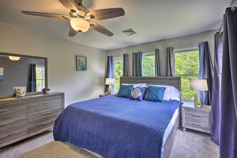 Near Tobyhanna State Park: Home w/ Hot Tub!