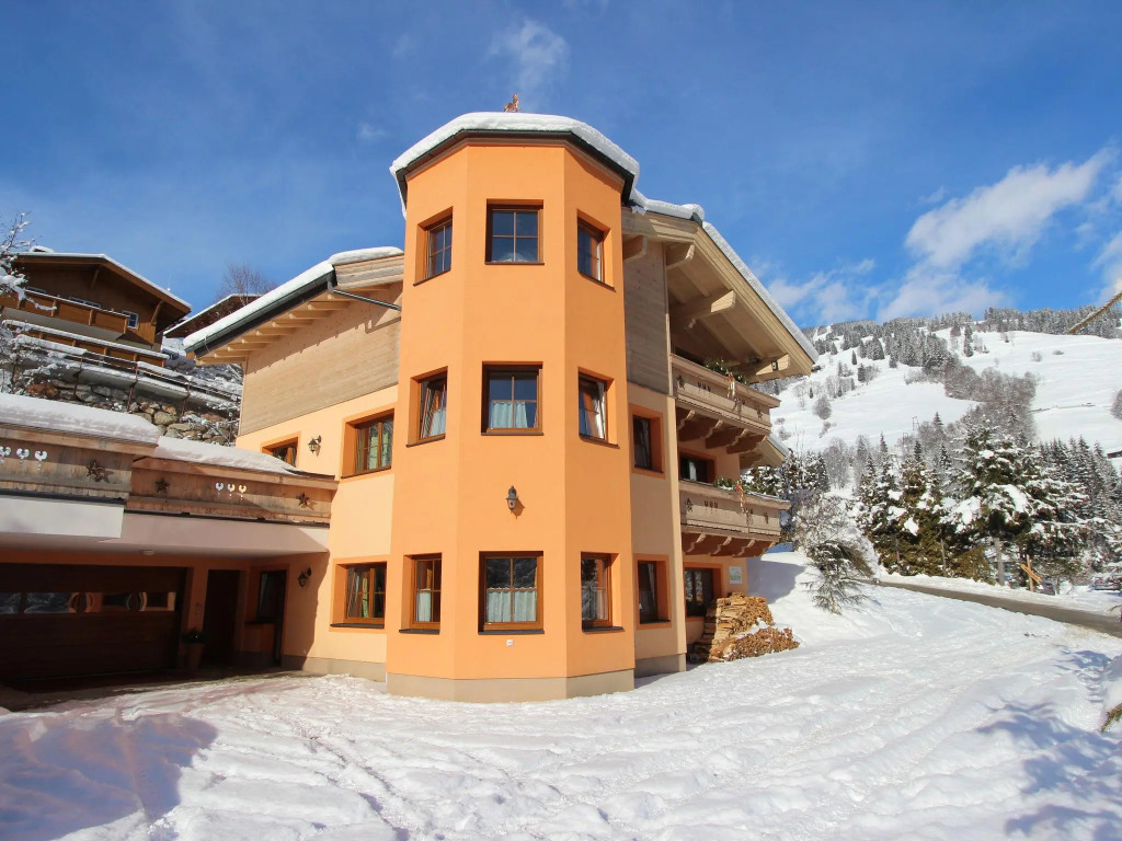 Luxurious Holiday Home in Saalbach-Hinterglemm with Sauna
