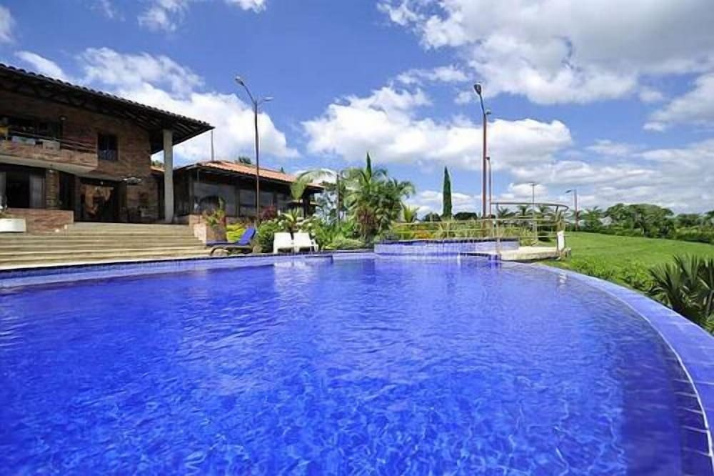 Hotel Tata Premium
