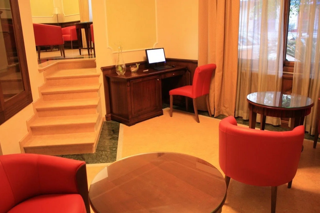 Artemis Hotel