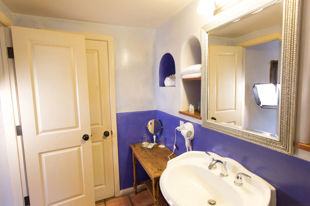 Blue Iguana Inn