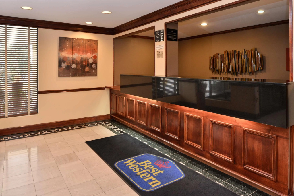 Best Western Louisville East Inn & Suites