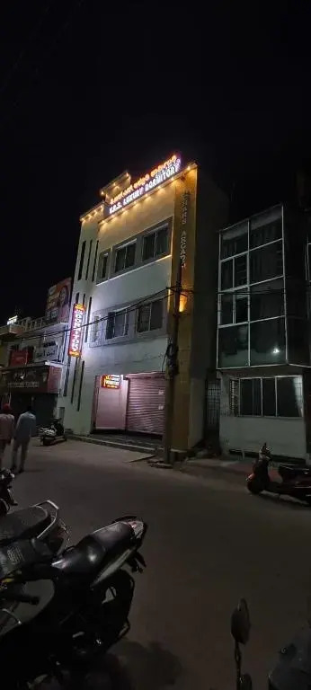V R S Luxury AC & NON AC Male Dormitory