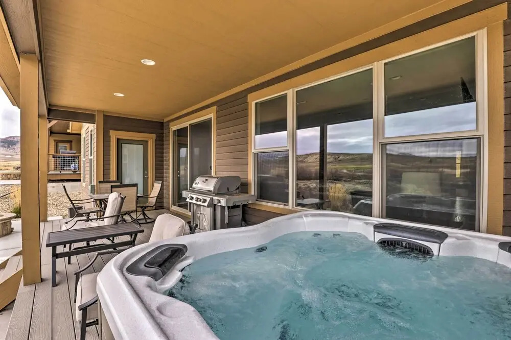 3 Mi to Granby Ranch: Home w/ Hot Tub & Mtn Views!