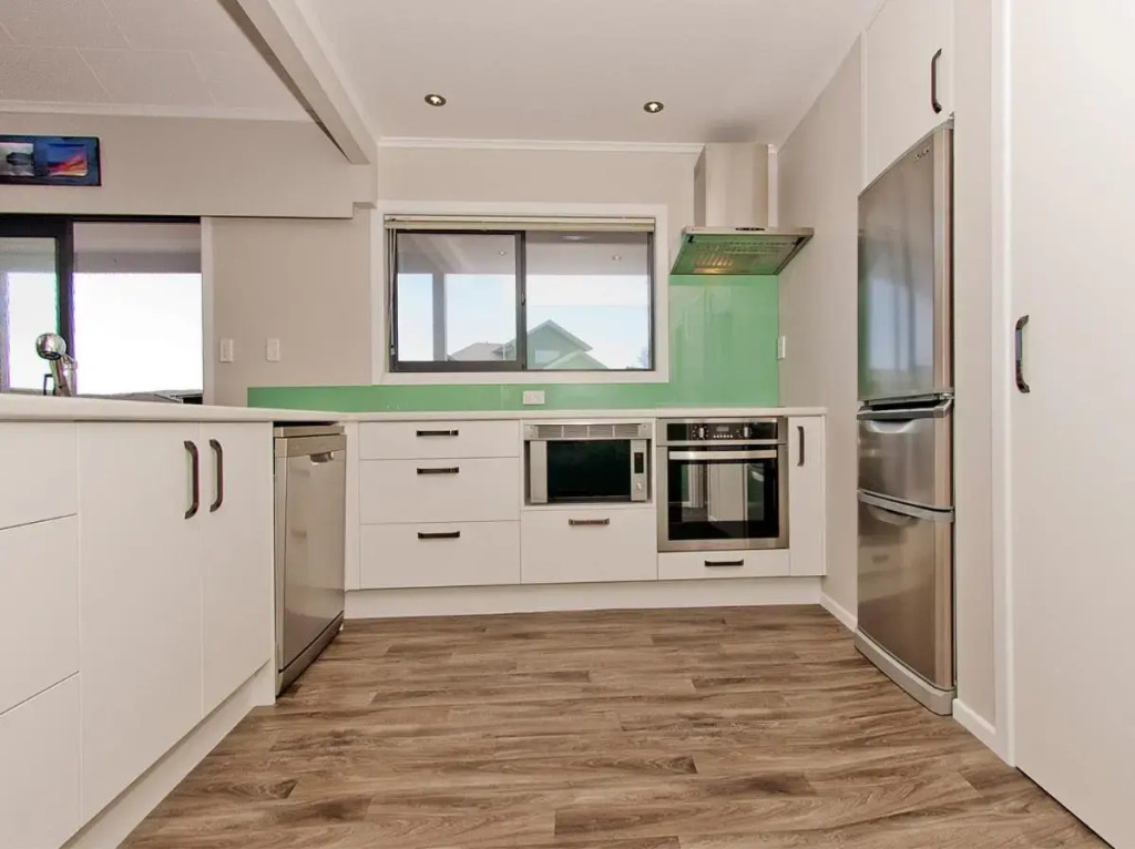 Sea Breeze - Whangamata Holiday Home