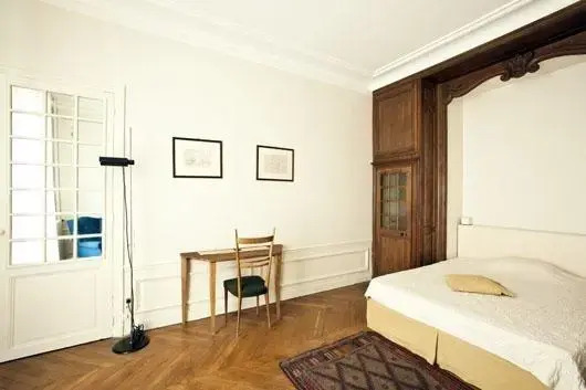 Guibert Halldis Apartment